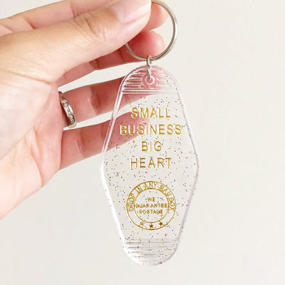 50pcs Bulk Custom Gold Foil Stamped Plastic Keychains Retro Vintage Keyrings Design For Hotel Motel Resorts