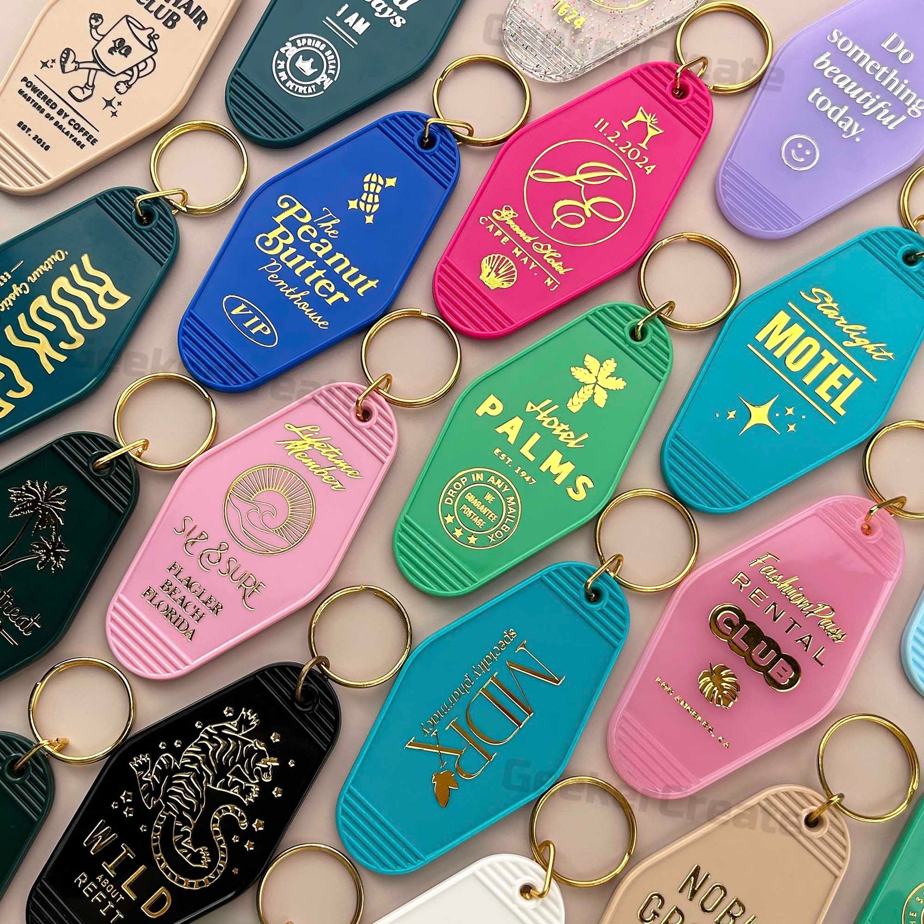 Custom Gold Foil Stamped Vintage Plastic Hotel Motel Key Tag Keychains ...